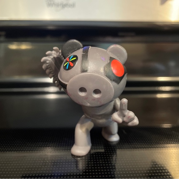 Piggy Roblox Robby Chase With Chainsaw Figure 03 - Picture 8 of 8